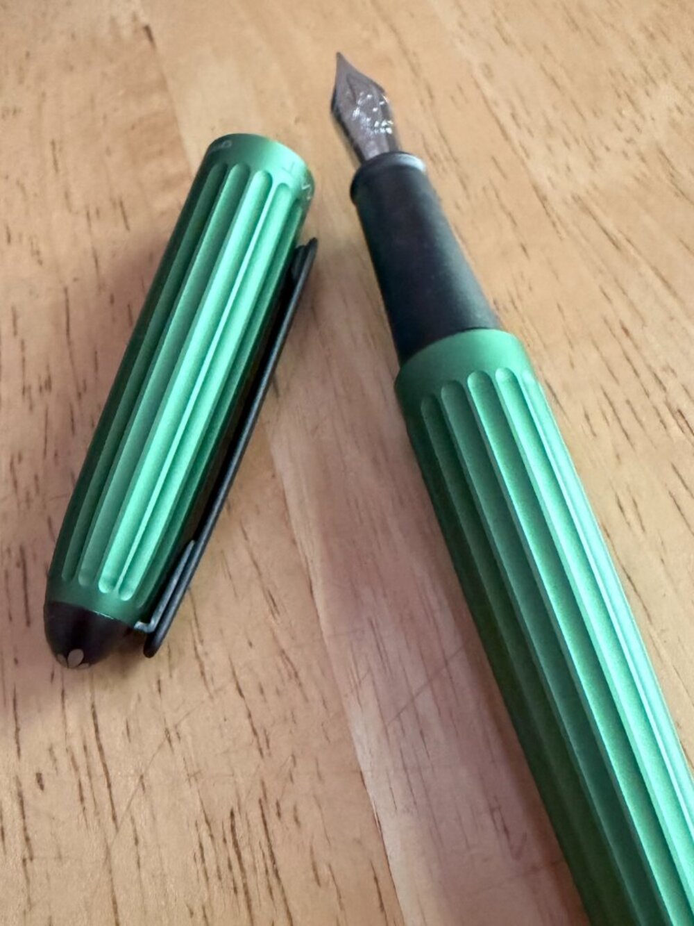 Diplomat Aero Green Fountain Pen - Extra Fine Nib - Picture 2 of 3